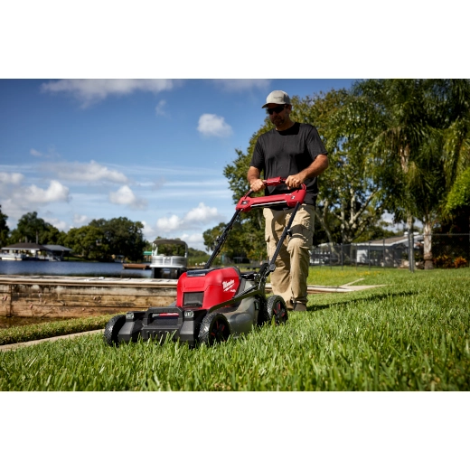 Milwaukee M18 FUEL 2823-22HD 21-Inch Self-Propelled Lawn Mower Kit with 2 HD12.0 Batteries and Charger
